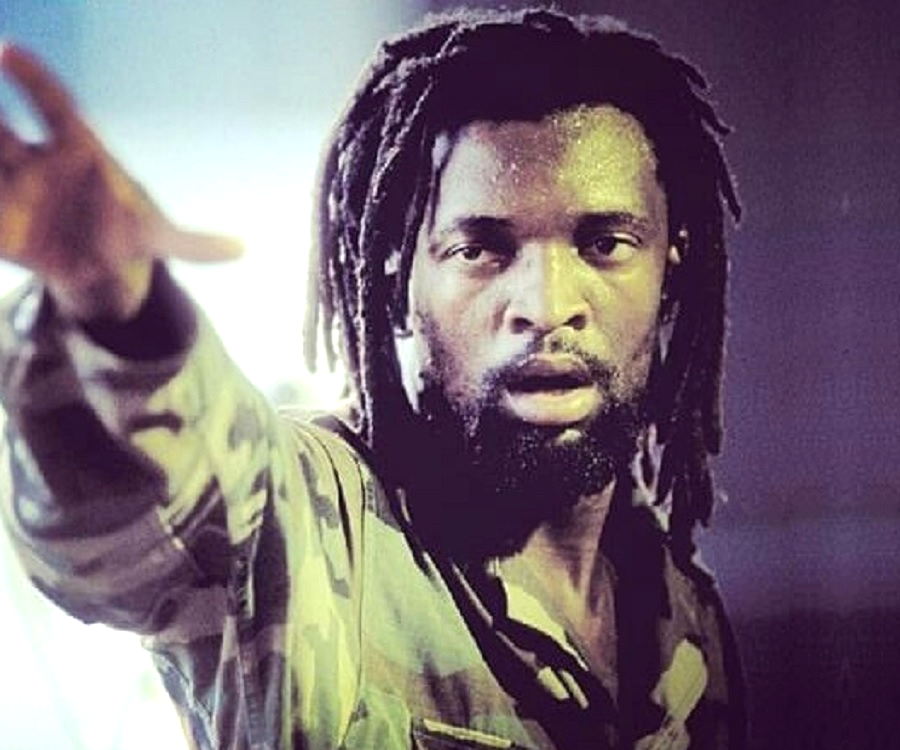 Lucky Dube - The Hand That Giveth Lyrics